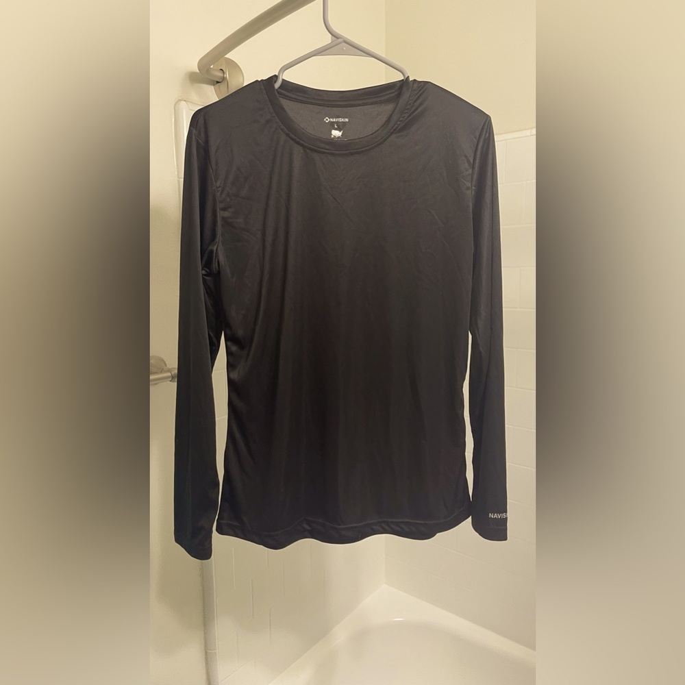 Black Large Naviskin Outdoor Apparel long sleeved shirt.